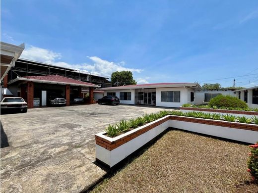 Luxury home in San Antonio, Belén