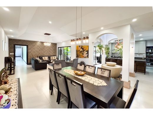 Luxus-Haus in Guácima, Cantón de Alajuela