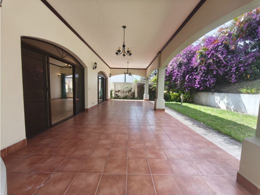Luxus-Haus in Curridabat, Provincia de San José