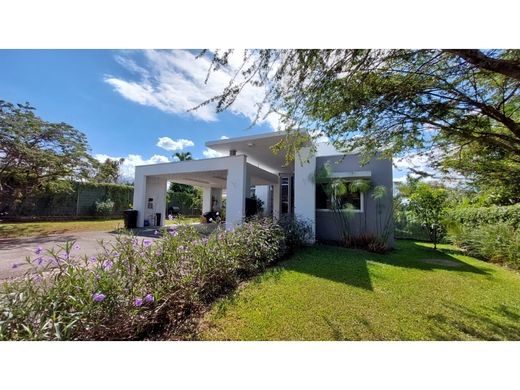 Luxe woning in La Garita, Cantón de Alajuela