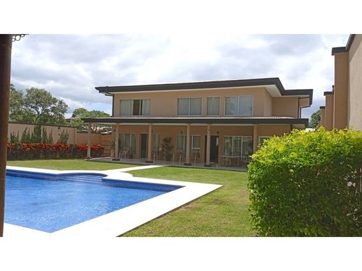 Luxus-Haus in Colón, Mora