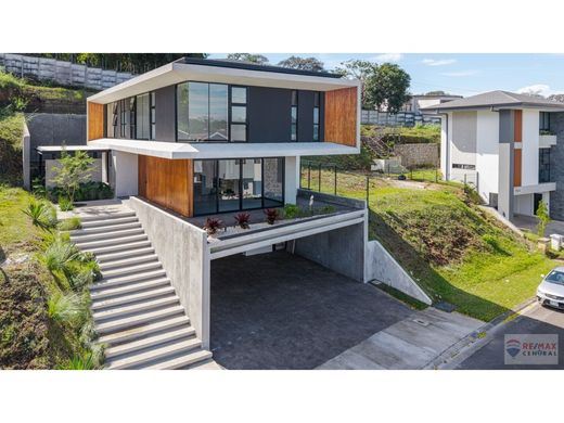 Luxury home in Carlos María Ulloa, Provincia de San José