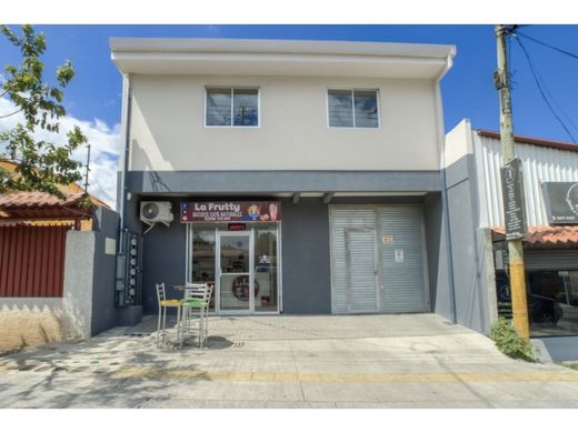 Kamienica w Santa Ana, Provincia de San José