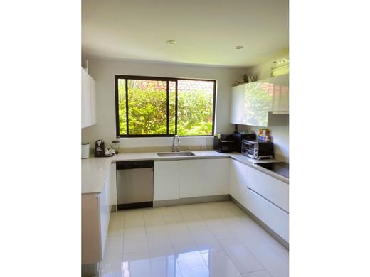 Luxury home in Santa Ana, Provincia de San José