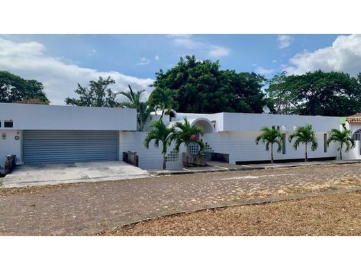 Casa de lujo en Belén, Carrillo