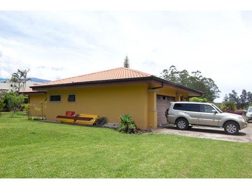 Luxury home in Guadalupe, Goicoechea