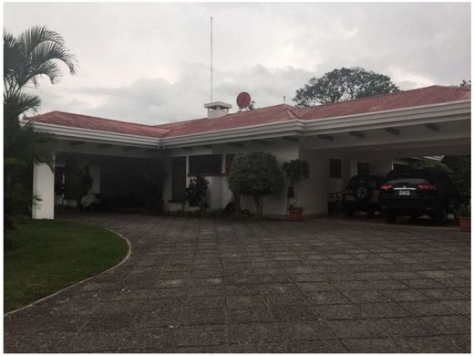 Luxury home in Santo Domingo, Provincia de Heredia