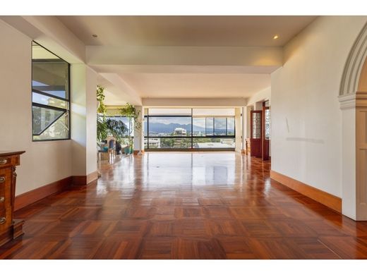 Apartment / Etagenwohnung in Uruca, Cantón de San José