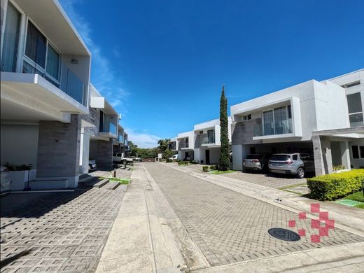 Casa di lusso a Escazú, Provincia de San José