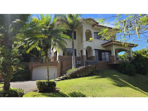 Luxus-Haus in Colón, Mora