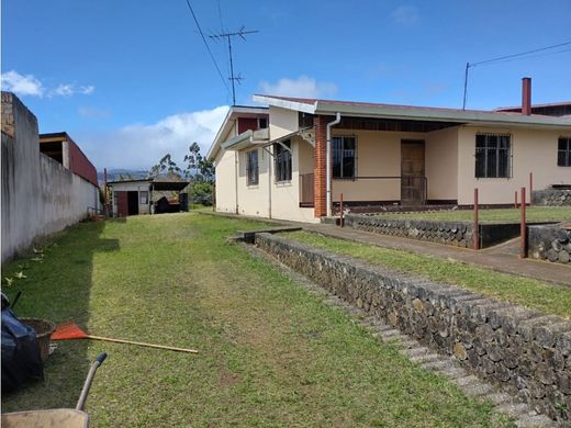 Luxe woning in San Miguel, Coto Brus