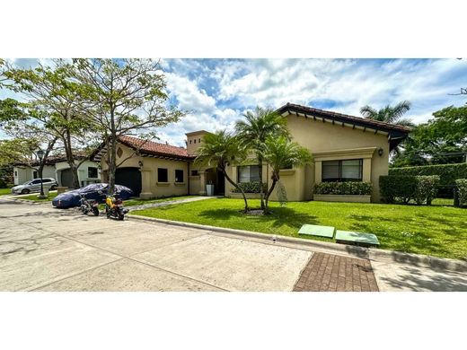 Luxury home in Santa Ana, Provincia de San José