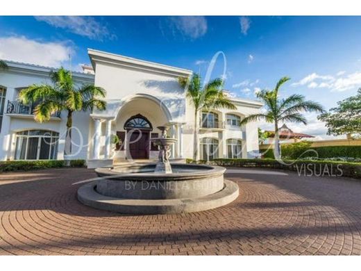 Luxury home in Belén, Carrillo