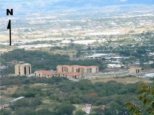 Grundstück in Santa Ana, Provincia de San José