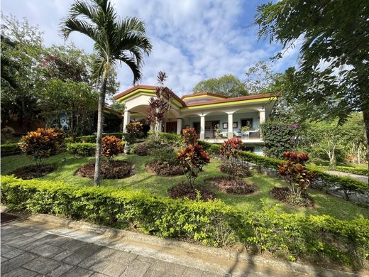 Luxus-Haus in Colón, Mora