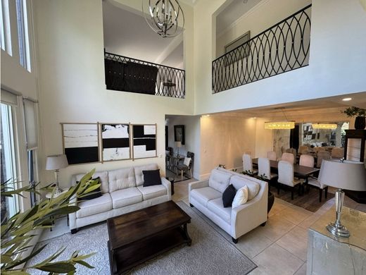 Luxury home in Santa Ana, Provincia de San José