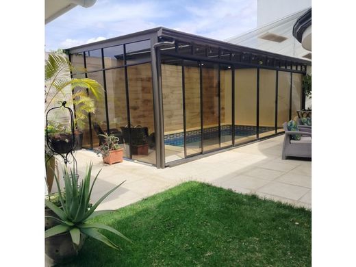 Элитный дом, Curridabat, Provincia de San José