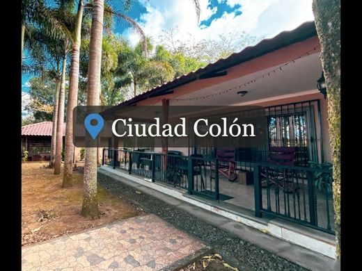 Luxus-Haus in Colón, Mora