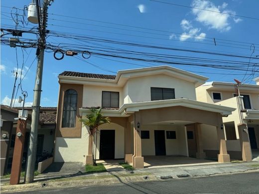 Casa de lujo en Daniel Flores, Pérez Zeledón
