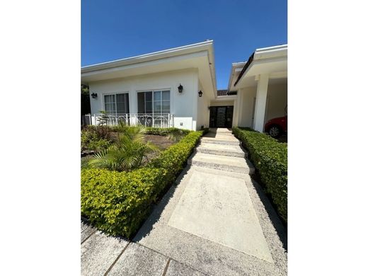 Luxury home in Santa Ana, Provincia de San José