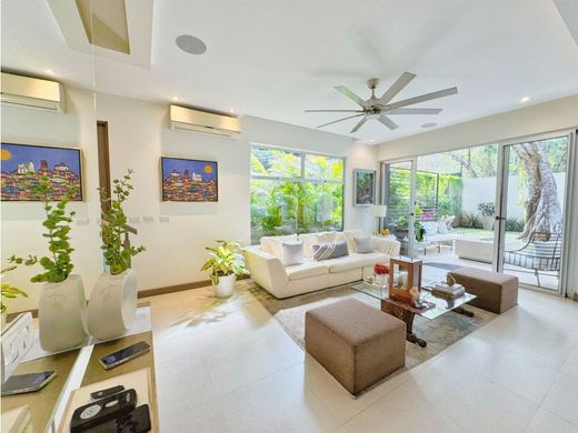 Casa di lusso a Santa Ana, Provincia de San José