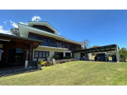 Luxury home in Tres Ríos, La Unión