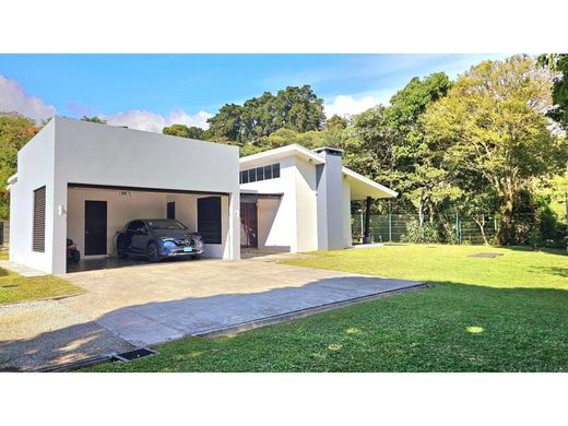 Luxury home in San Rafael, Provincia de Heredia