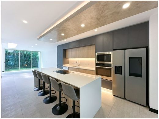 Luxus-Haus in Escazú, Provincia de San José