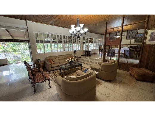 Casa di lusso a Escazú, Provincia de San José