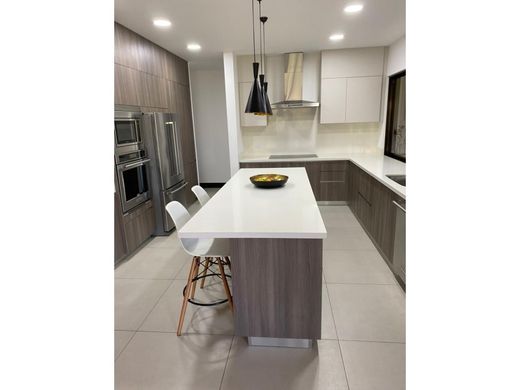 Complexes résidentiels à Santa Ana, Provincia de San José