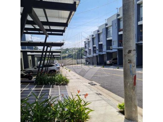 Luxury home in Santo Domingo, Provincia de Heredia