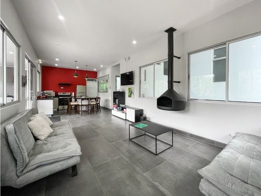 Luxury home in San Gerardo de Dota, Dota
