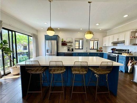 Luxury home in Escazú, Provincia de San José