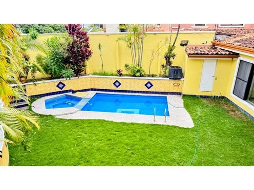 Maison de luxe à Belén, Carrillo