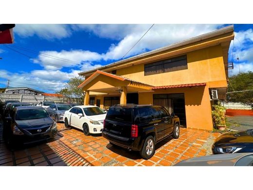 Luxury home in Belén, Carrillo