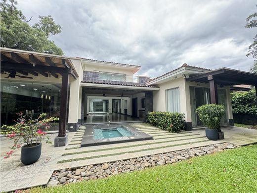 Luxury home in Santa Ana, Provincia de San José