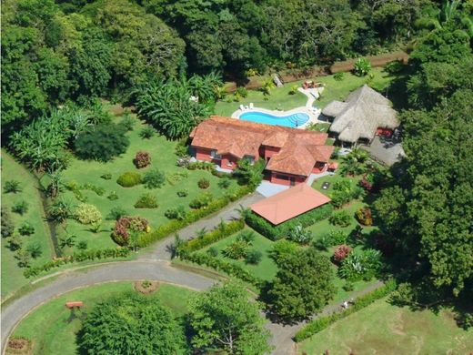 Luxe woning in Esterillos Oeste, Parrita