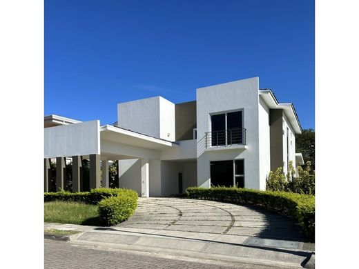 Luxus-Haus in Santa Ana, Provincia de San José