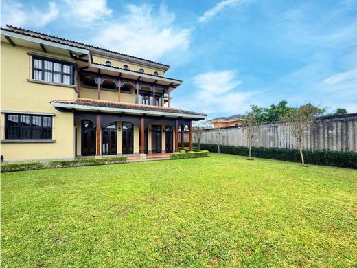 Элитный дом, Curridabat, Provincia de San José