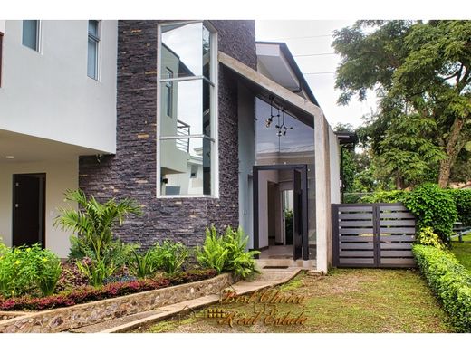 Luksusowy dom w Belén, Carrillo