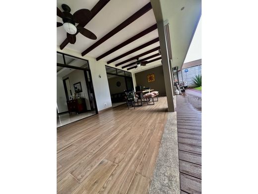Luxus-Haus in Garita, La Cruz