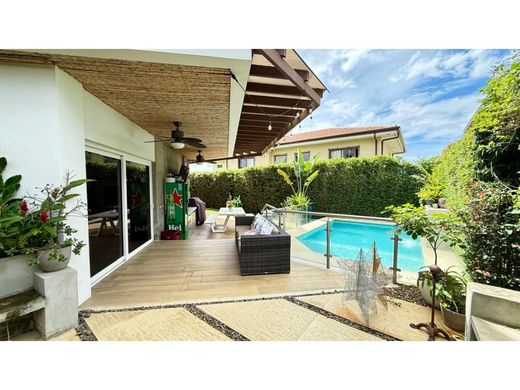 Maison de luxe à Belén, Carrillo