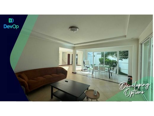 Элитный дом, Escazú, Provincia de San José