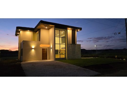 Luxury home in Carrillo, Hojancha