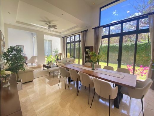 Luxury home in Santa Ana, Provincia de San José