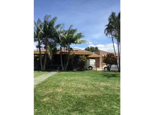 Luxus-Haus in Daniel Flores, Pérez Zeledón