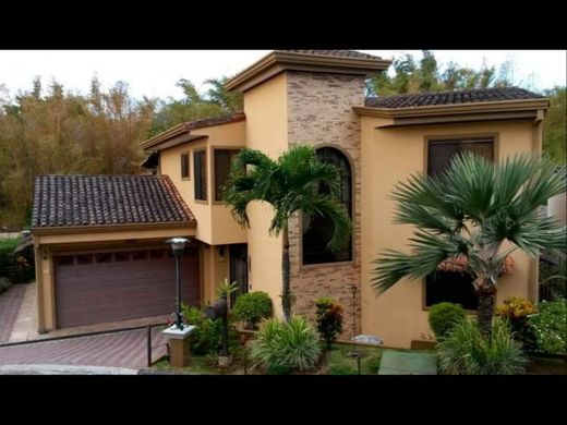 Luxury home in Belén, Carrillo