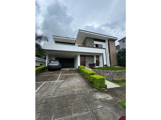 Luxus-Haus in Santa Ana, Provincia de San José