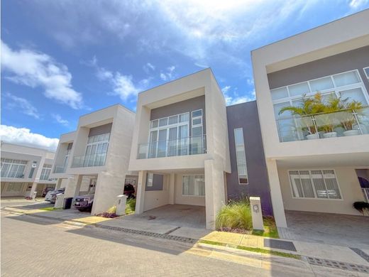 Residential complexes in Escazú, Provincia de San José