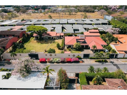 منزل ﻓﻲ Santa Ana, Provincia de San José